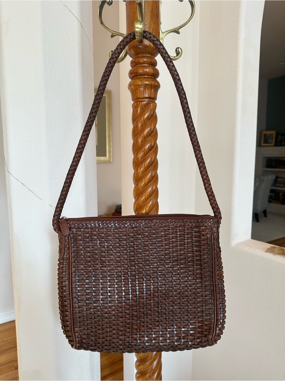 Vintage Woven Brown Shoulder Bag - Classic Women’s Handbag
